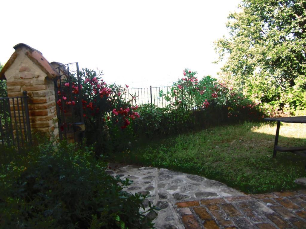 Aparthotel Castello Di Cisterna Gaglietole Zewnętrze zdjęcie