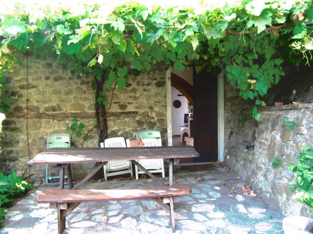 Aparthotel Castello Di Cisterna Gaglietole Zewnętrze zdjęcie