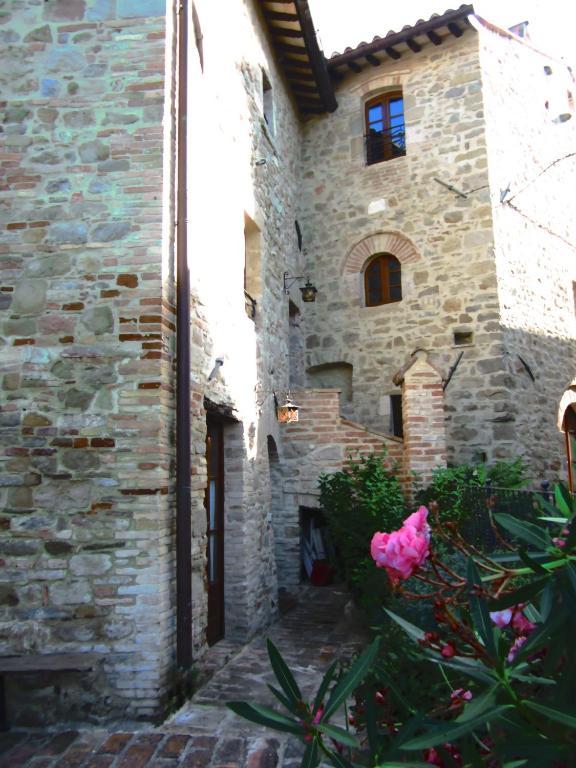 Aparthotel Castello Di Cisterna Gaglietole Zewnętrze zdjęcie