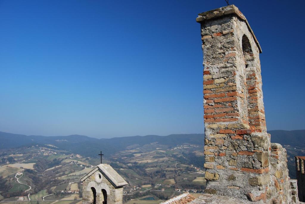 Aparthotel Castello Di Cisterna Gaglietole Zewnętrze zdjęcie
