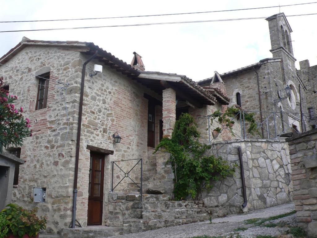 Aparthotel Castello Di Cisterna Gaglietole Zewnętrze zdjęcie