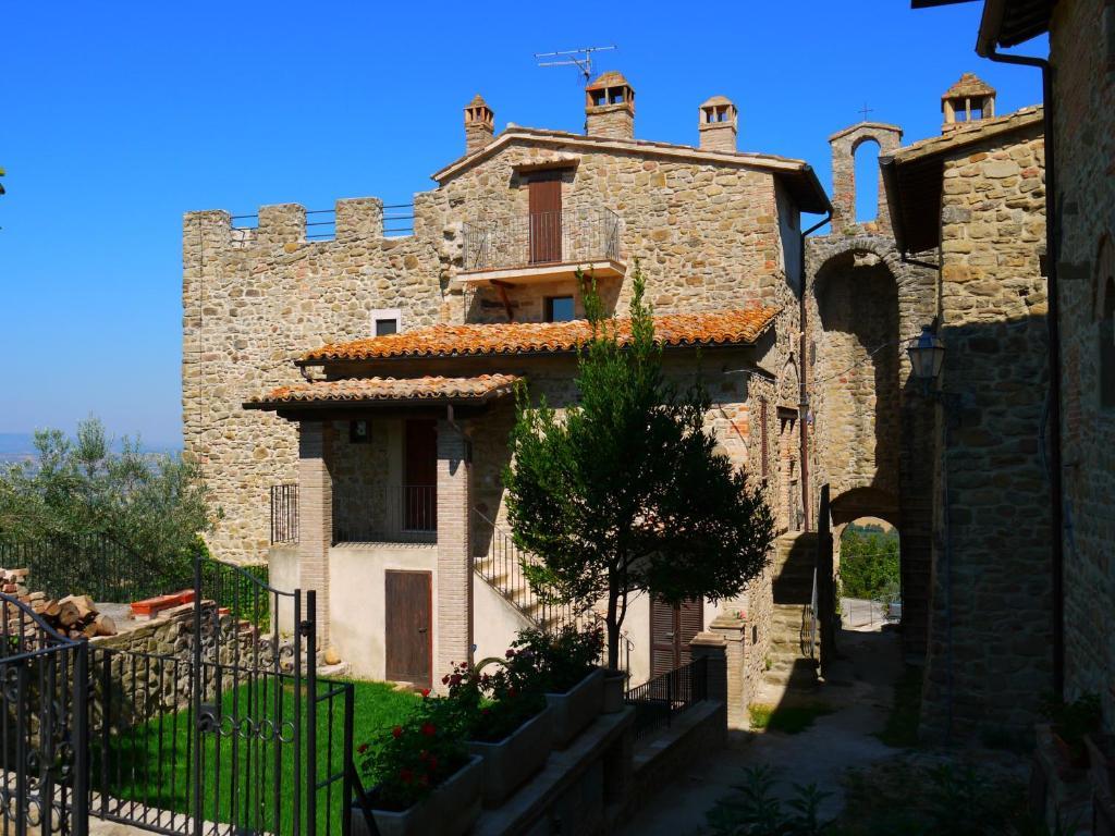 Aparthotel Castello Di Cisterna Gaglietole Zewnętrze zdjęcie