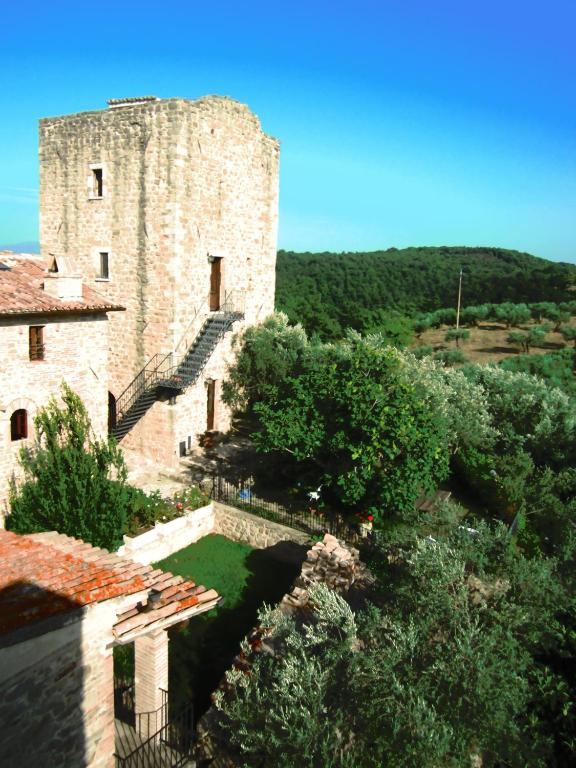Aparthotel Castello Di Cisterna Gaglietole Zewnętrze zdjęcie