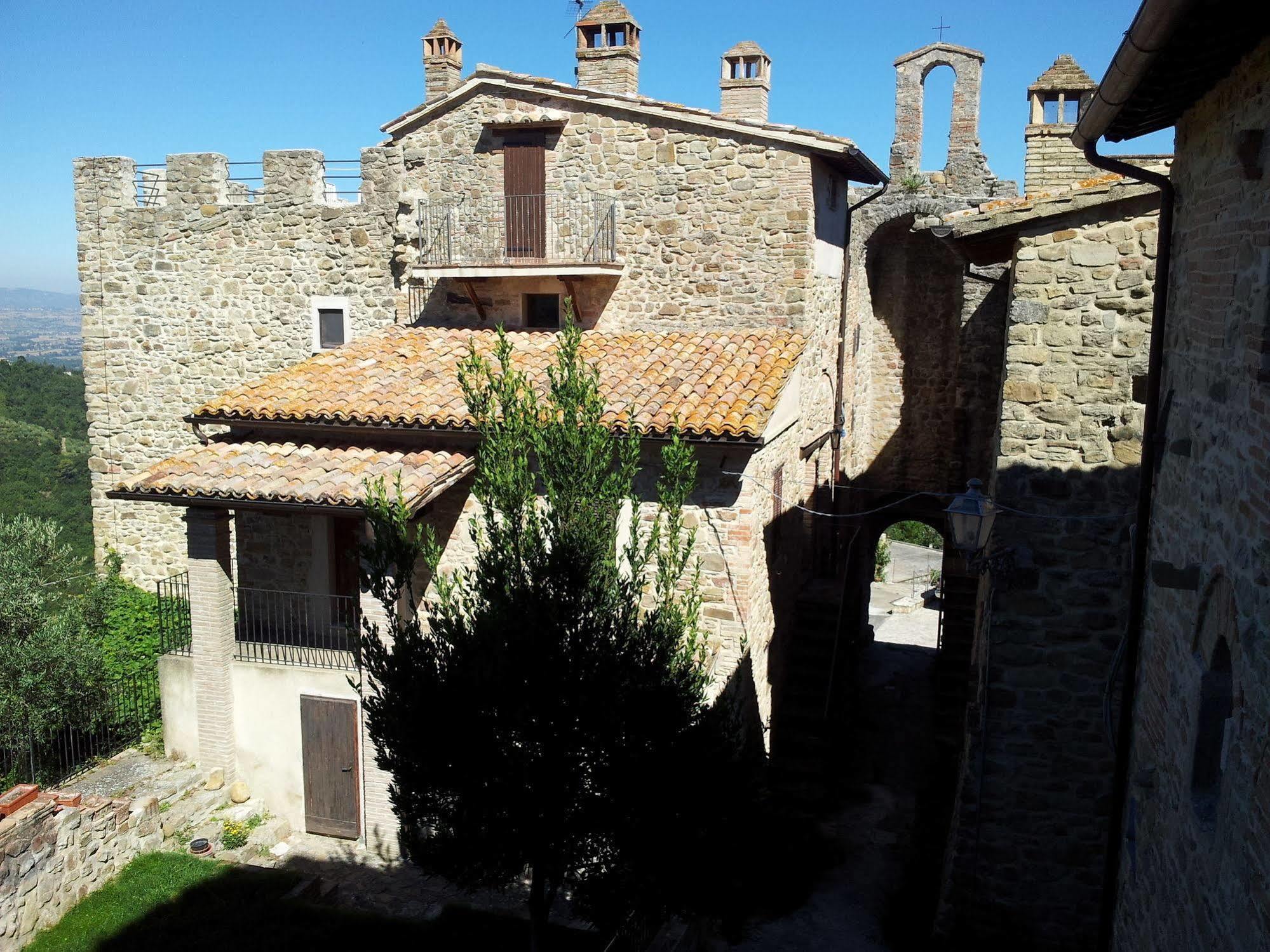 Aparthotel Castello Di Cisterna Gaglietole Zewnętrze zdjęcie