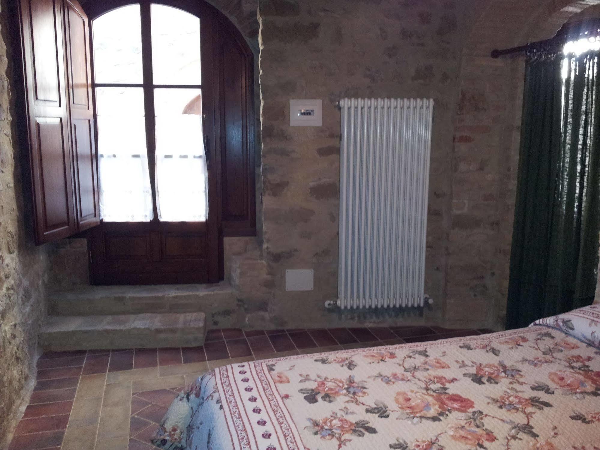 Aparthotel Castello Di Cisterna Gaglietole Zewnętrze zdjęcie